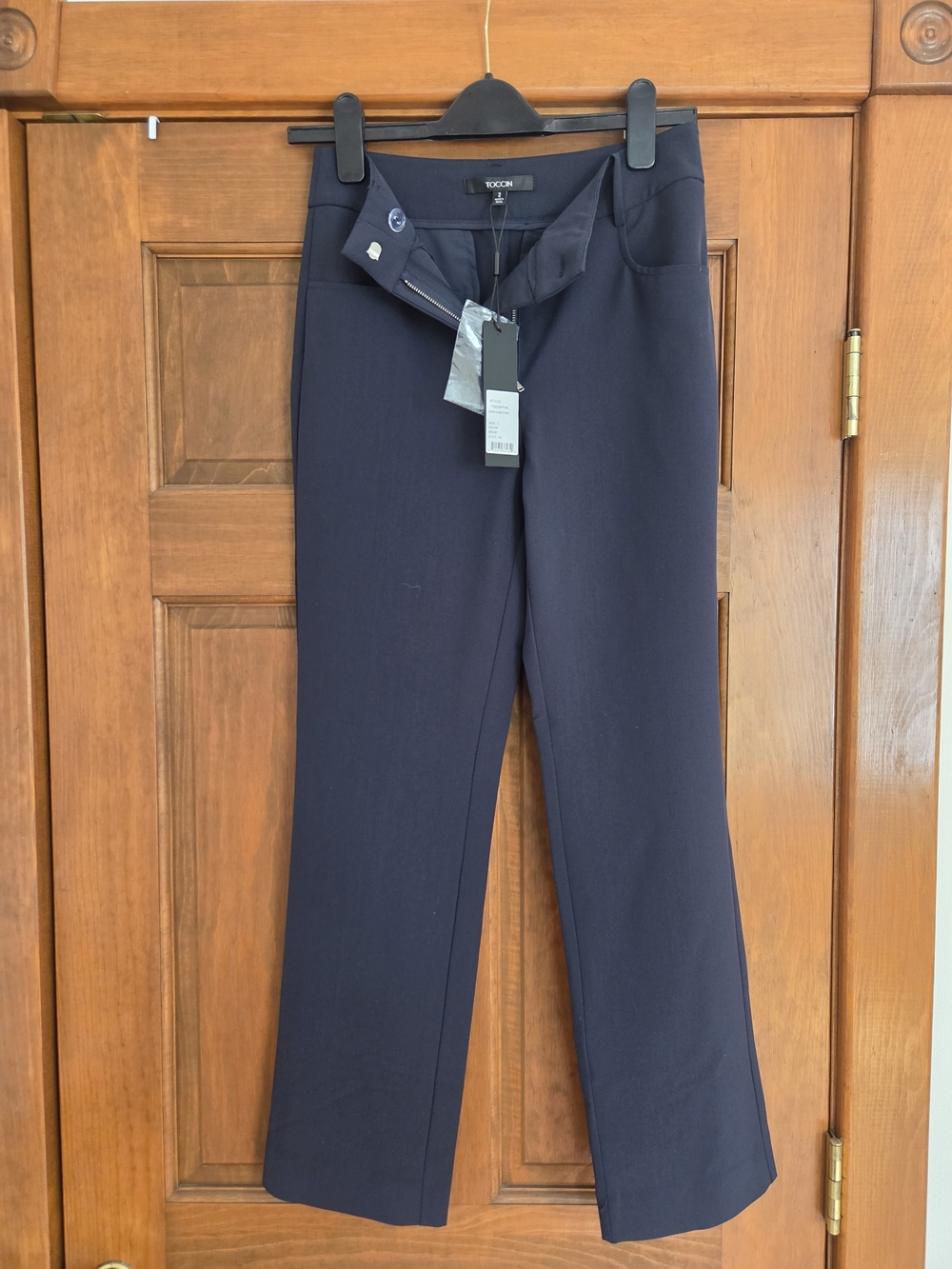 Toccin Cynthia Pants in the color Midnight (dark navy blue)